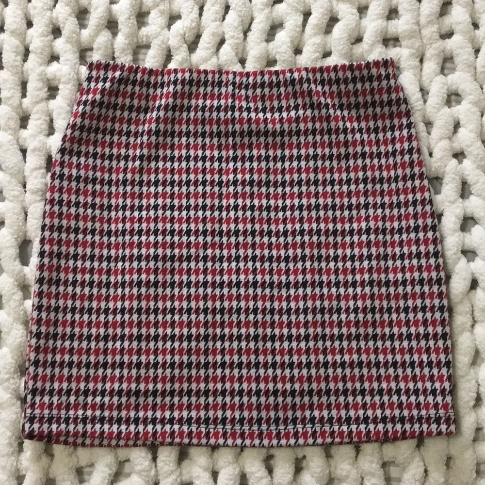 Houndstooth skirt